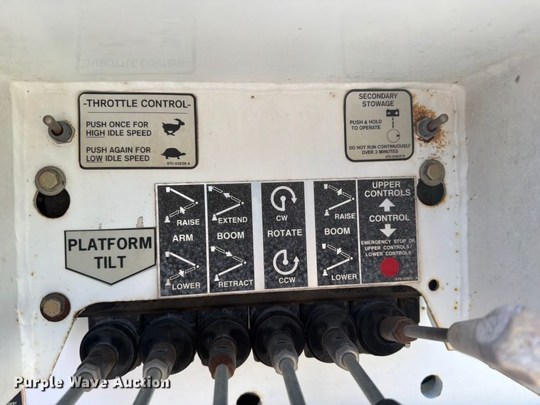 image for item FI0352 2008 Dodge 5500 bucket truck