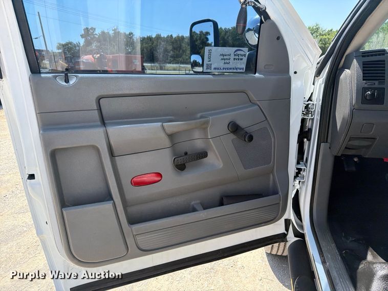 image for item FI0352 2008 Dodge 5500 bucket truck