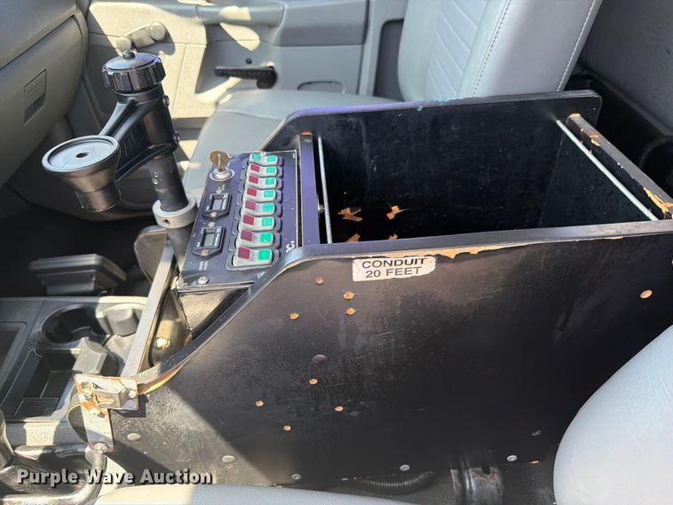 image for item FI0352 2008 Dodge 5500 bucket truck