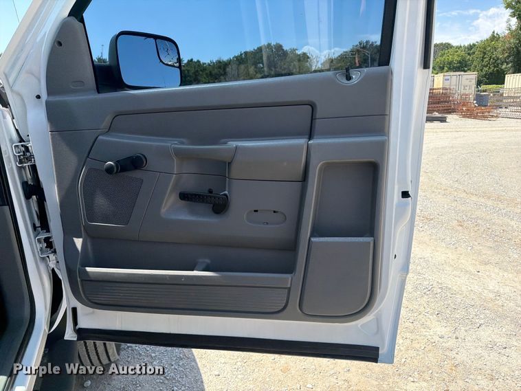image for item FI0352 2008 Dodge 5500 bucket truck