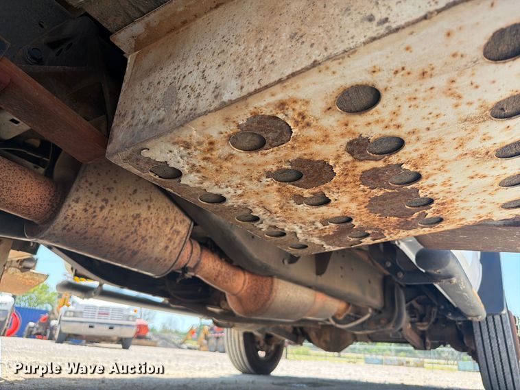 image for item FI0352 2008 Dodge 5500 bucket truck