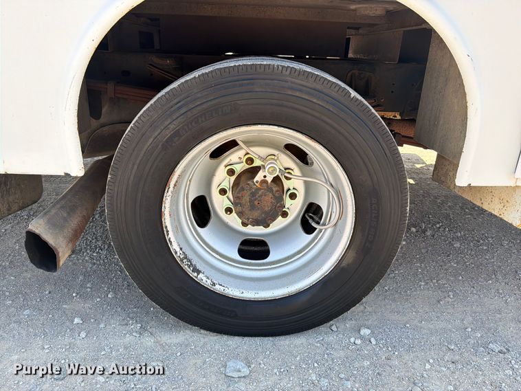 image for item FI0352 2008 Dodge 5500 bucket truck