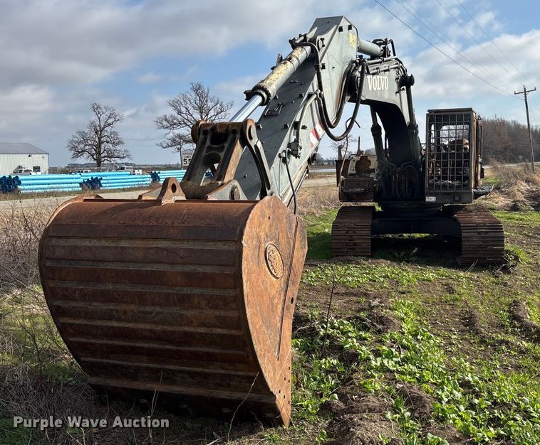 image for item FI1541 Volvo EC330BLC excavator