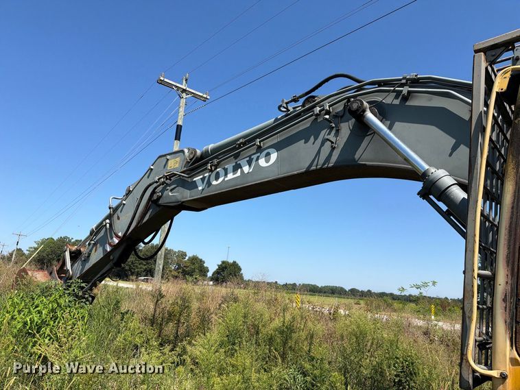 image for item FI1541 Volvo EC330BLC excavator