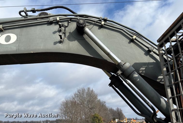 image for item FI1541 Volvo EC330BLC excavator