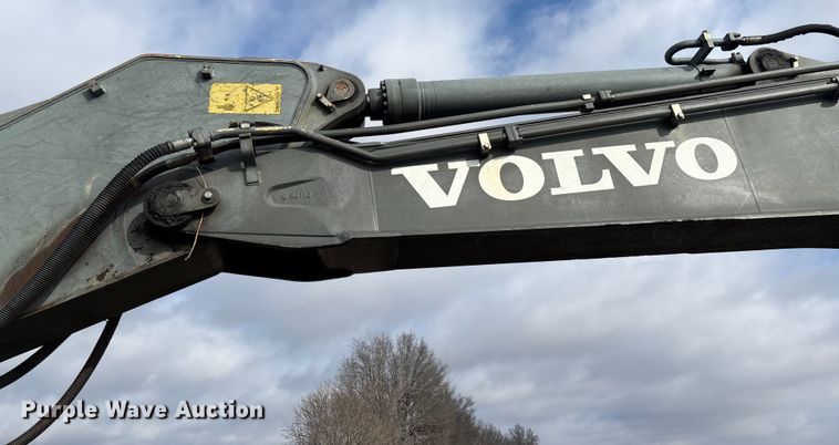 image for item FI1541 Volvo EC330BLC excavator