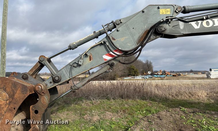 image for item FI1541 Volvo EC330BLC excavator