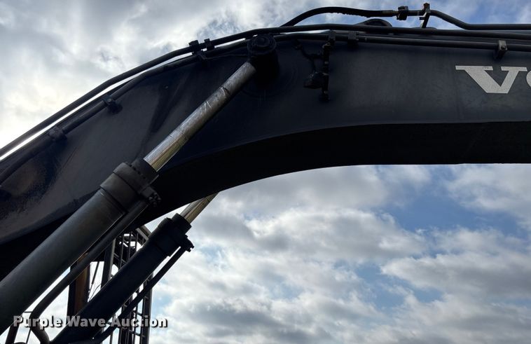 image for item FI1541 Volvo EC330BLC excavator