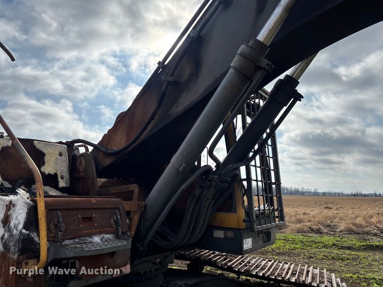 image for item FI1541 Volvo EC330BLC excavator