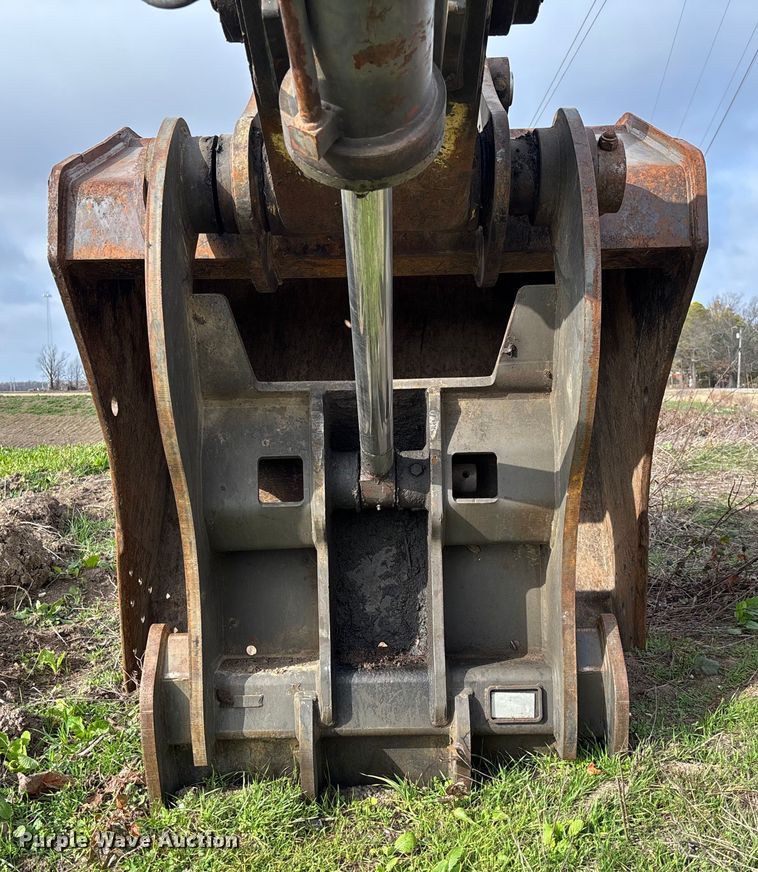 image for item FI1541 Volvo EC330BLC excavator