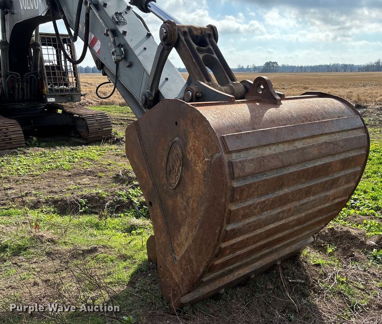 image for item FI1541 Volvo EC330BLC excavator