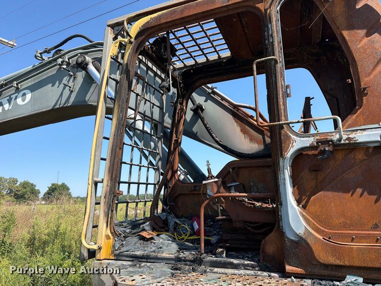 image for item FI1541 Volvo EC330BLC excavator