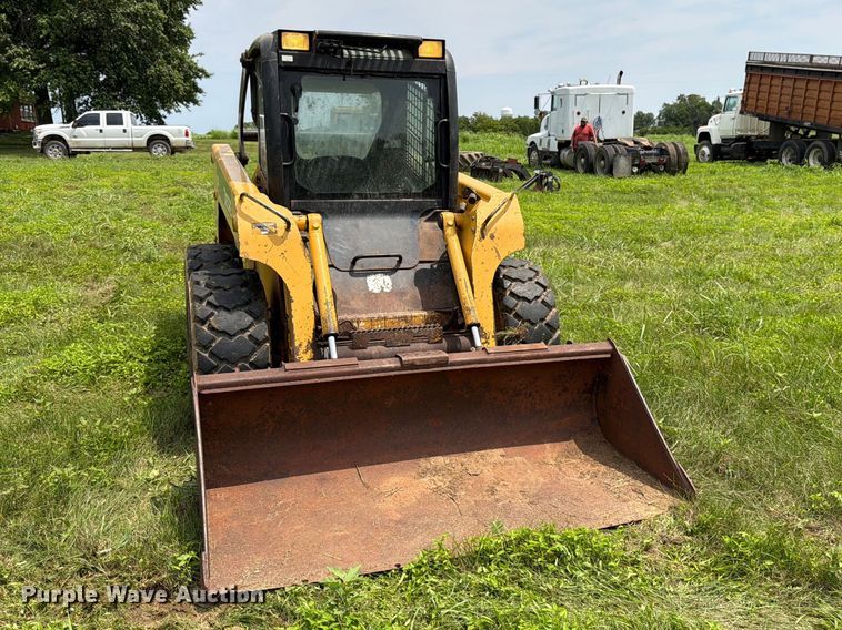 image for item FK3313 2005 John Deere 320 skid steer loader