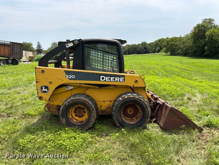image for item FK3313 2005 John Deere 320 skid steer loader