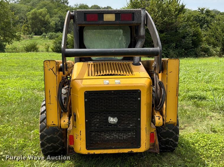 image for item FK3313 2005 John Deere 320 skid steer loader
