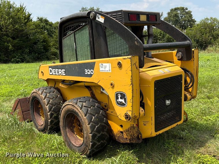 image for item FK3313 2005 John Deere 320 skid steer loader