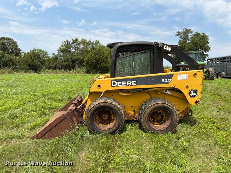 image for item FK3313 2005 John Deere 320 skid steer loader
