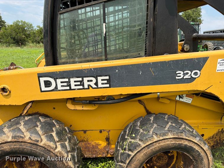 image for item FK3313 2005 John Deere 320 skid steer loader