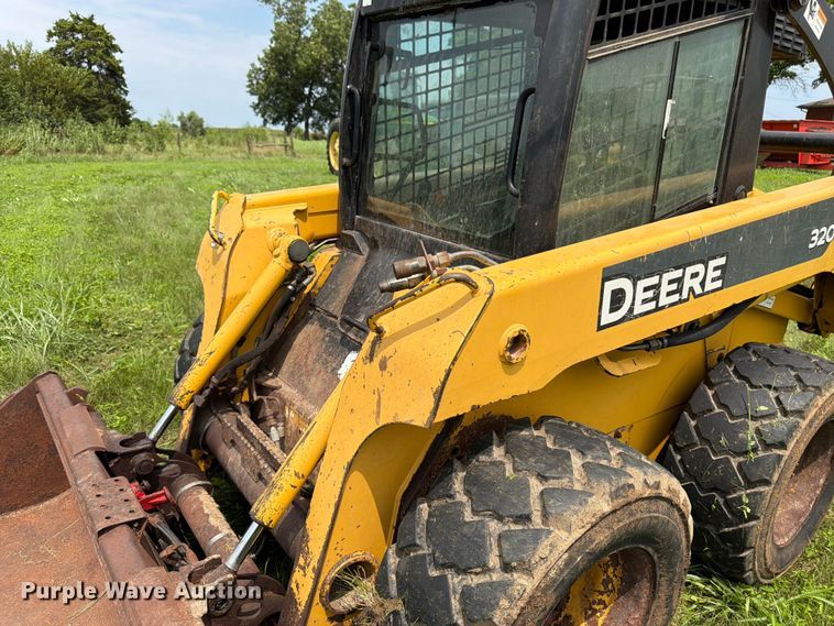 image for item FK3313 2005 John Deere 320 skid steer loader