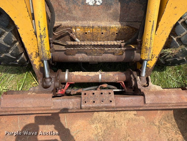 image for item FK3313 2005 John Deere 320 skid steer loader
