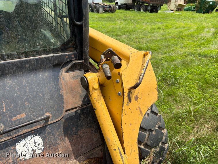 image for item FK3313 2005 John Deere 320 skid steer loader