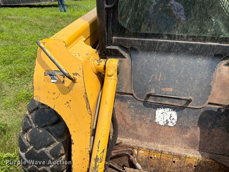 image for item FK3313 2005 John Deere 320 skid steer loader