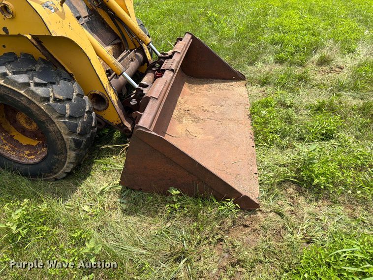 image for item FK3313 2005 John Deere 320 skid steer loader