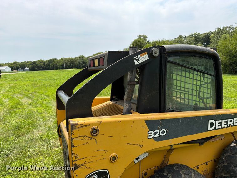 image for item FK3313 2005 John Deere 320 skid steer loader