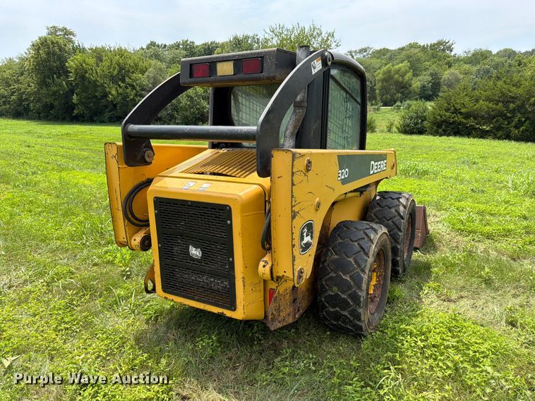 image for item FK3313 2005 John Deere 320 skid steer loader