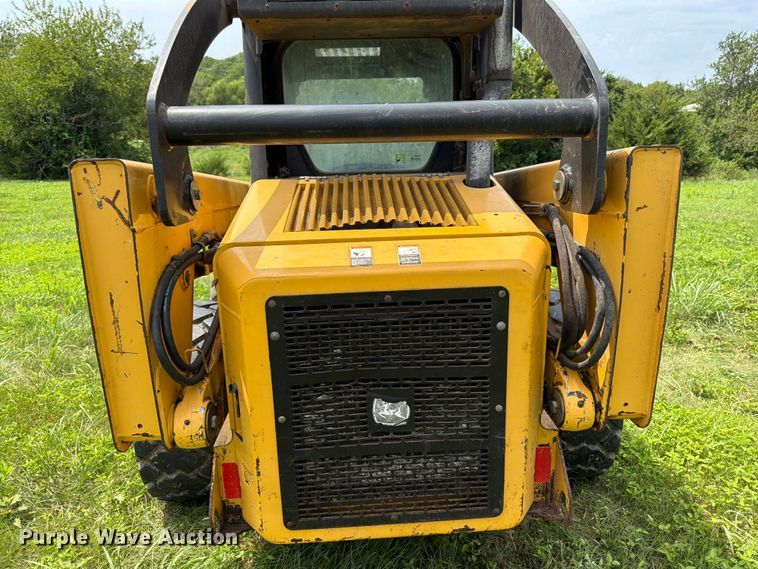 image for item FK3313 2005 John Deere 320 skid steer loader