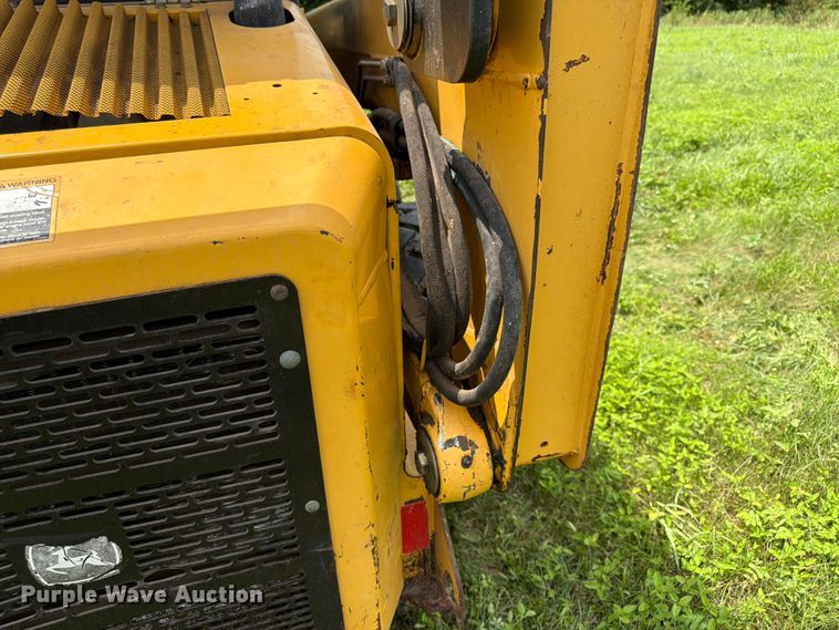 image for item FK3313 2005 John Deere 320 skid steer loader