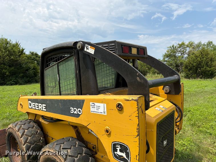 image for item FK3313 2005 John Deere 320 skid steer loader