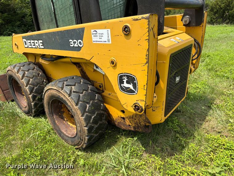 image for item FK3313 2005 John Deere 320 skid steer loader
