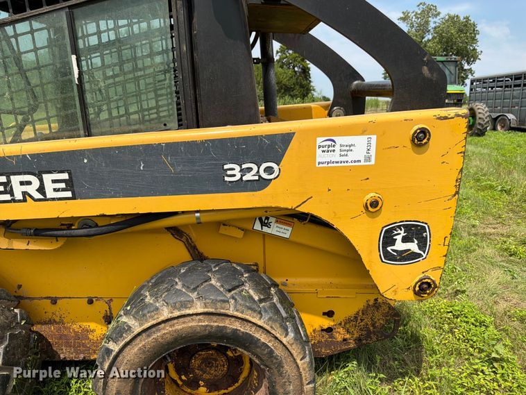 image for item FK3313 2005 John Deere 320 skid steer loader