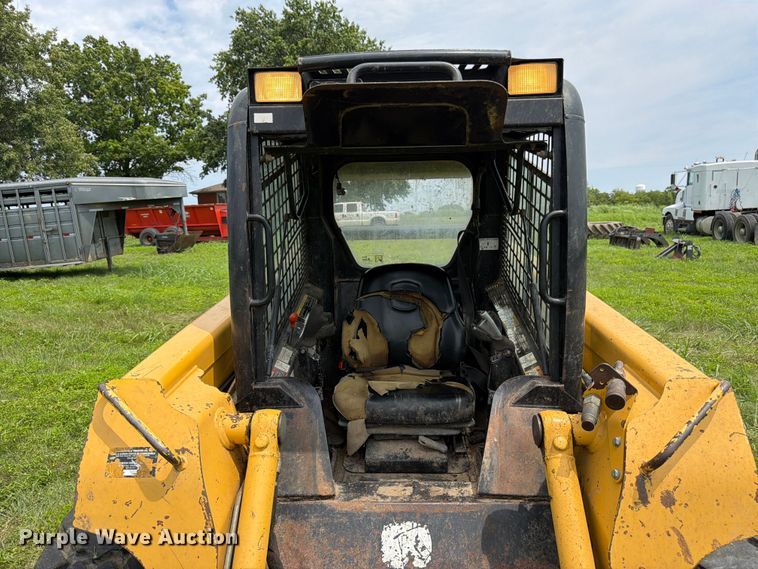 image for item FK3313 2005 John Deere 320 skid steer loader