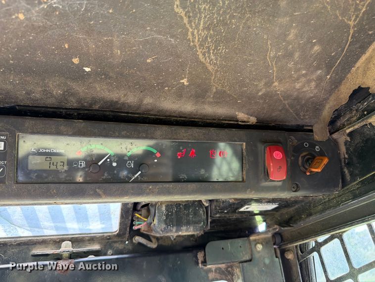 image for item FK3313 2005 John Deere 320 skid steer loader