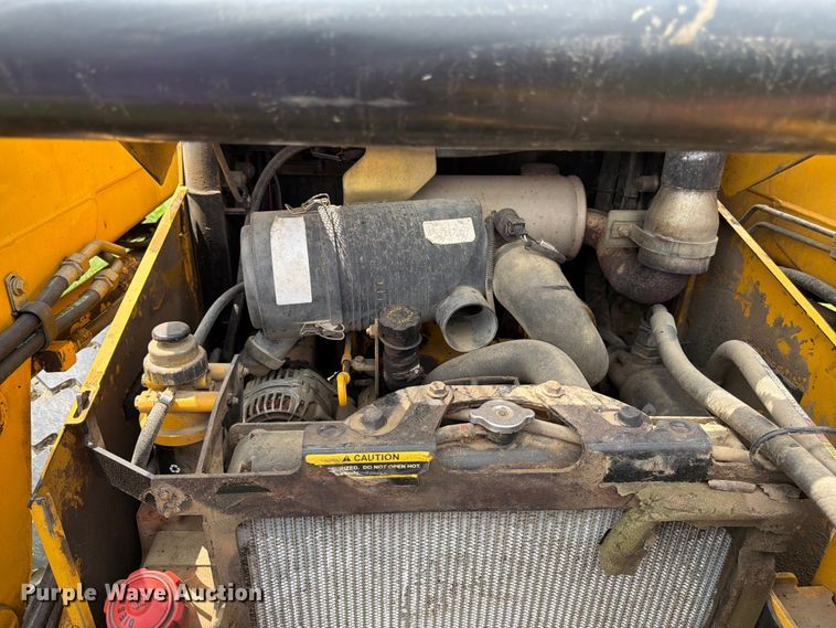image for item FK3313 2005 John Deere 320 skid steer loader