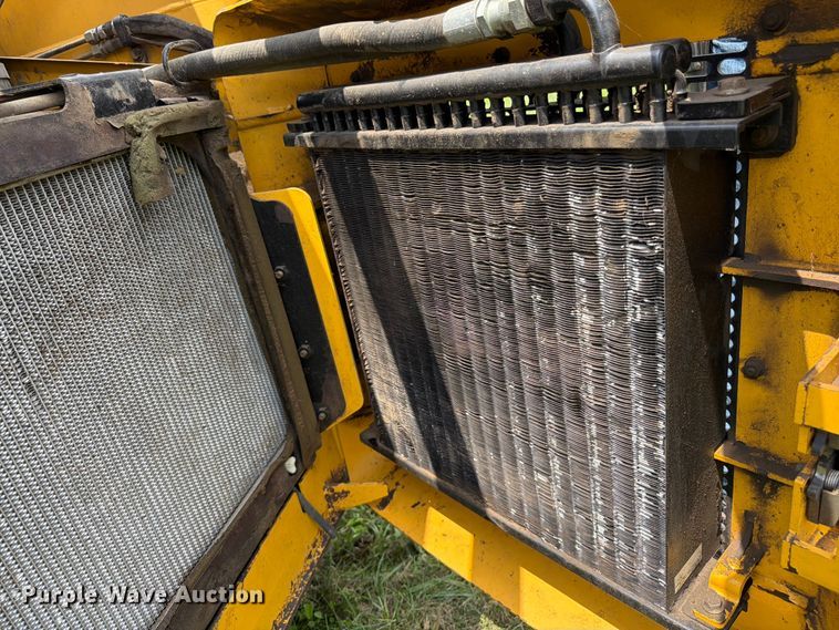image for item FK3313 2005 John Deere 320 skid steer loader