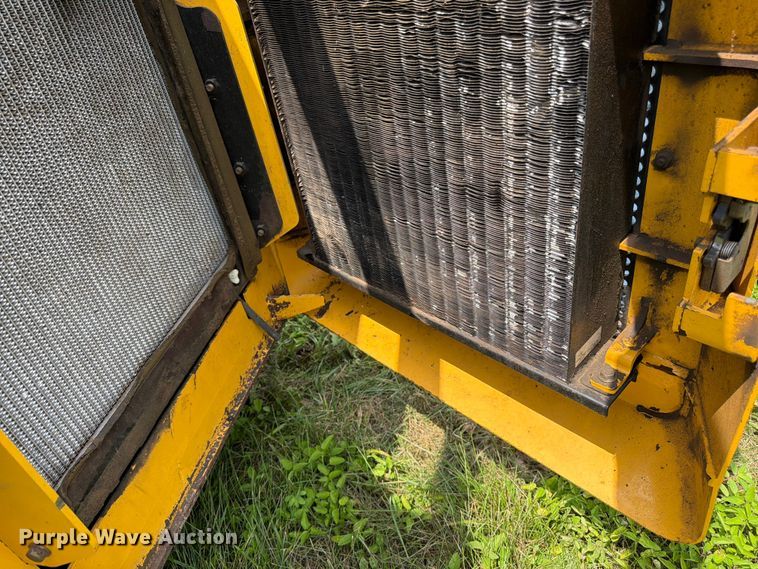 image for item FK3313 2005 John Deere 320 skid steer loader