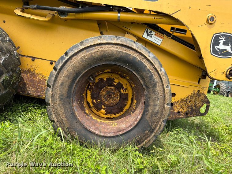 image for item FK3313 2005 John Deere 320 skid steer loader
