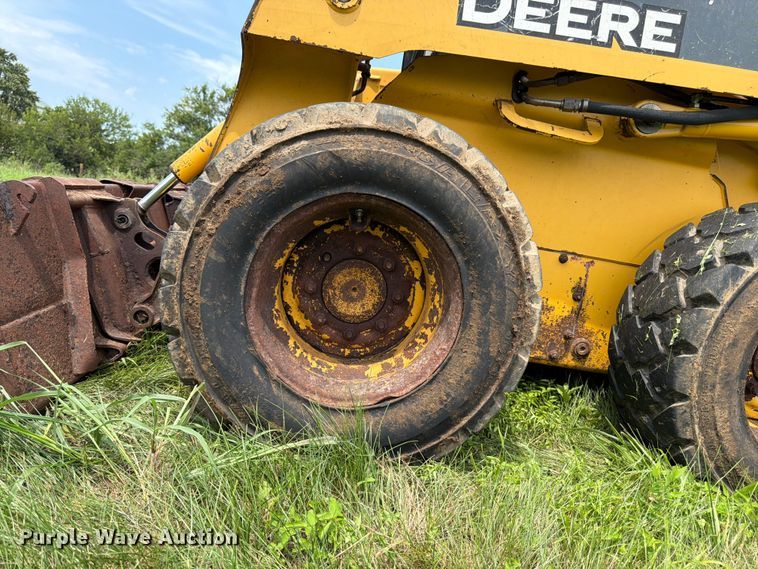 image for item FK3313 2005 John Deere 320 skid steer loader