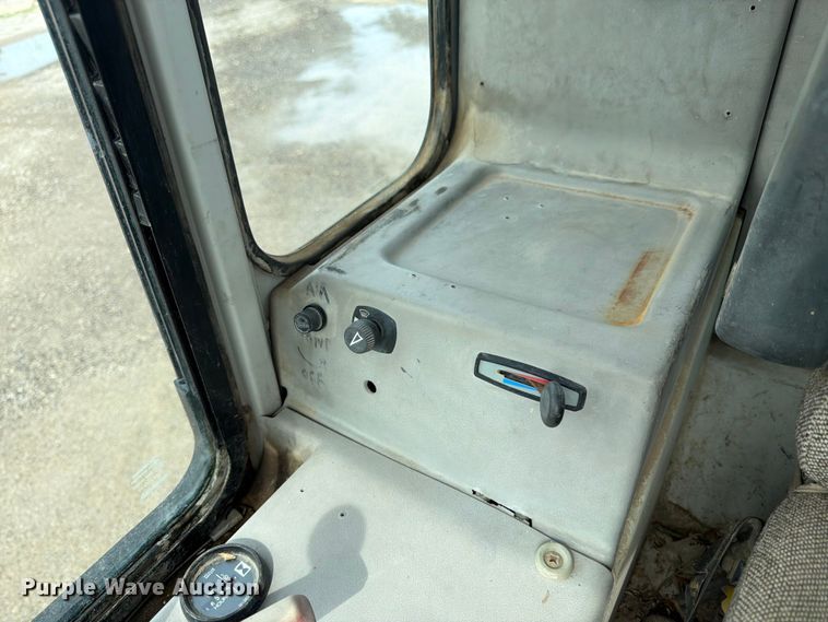 image for item FK3330 1996 Fiat-Allis FR100 wheel loader