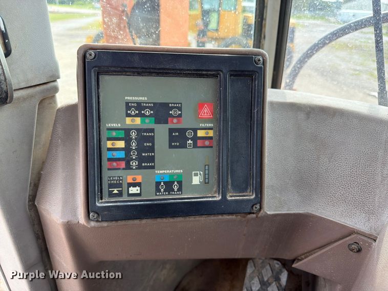 image for item FK3330 1996 Fiat-Allis FR100 wheel loader