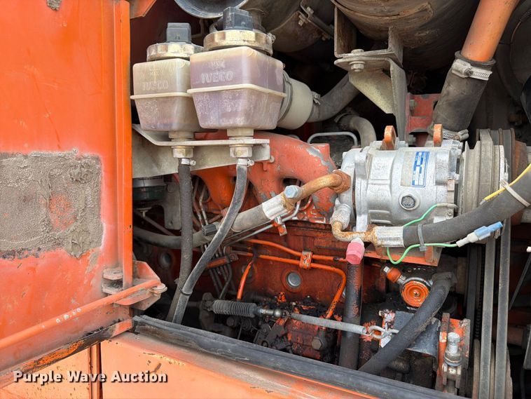 image for item FK3330 1996 Fiat-Allis FR100 wheel loader