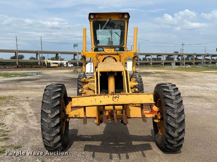 image for item FK3331 1983 John Deere 570A motor grader