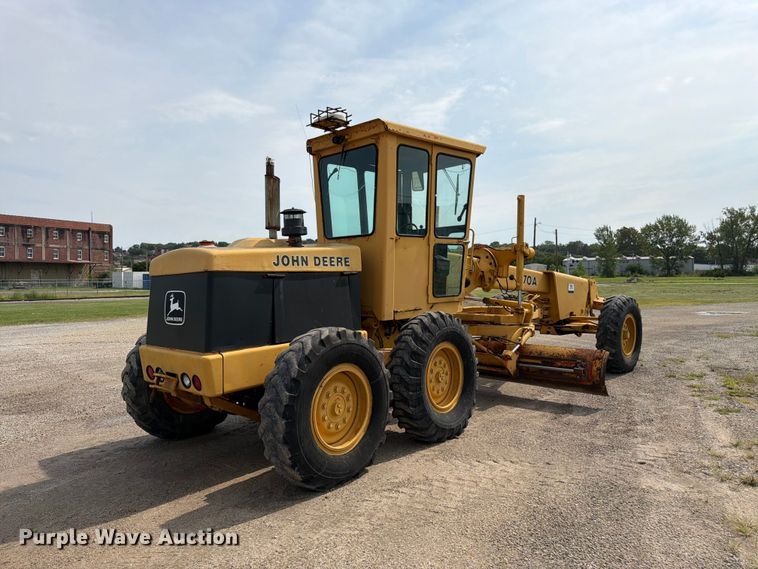image for item FK3331 1983 John Deere 570A motor grader