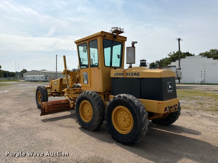 image for item FK3331 1983 John Deere 570A motor grader