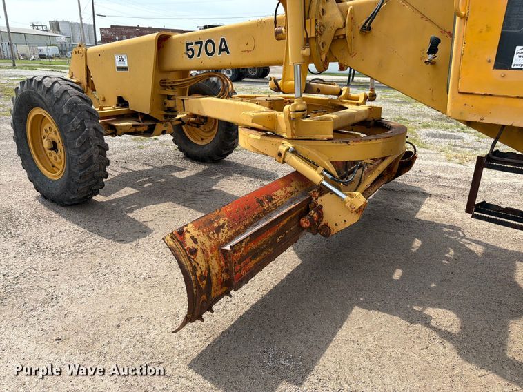 image for item FK3331 1983 John Deere 570A motor grader