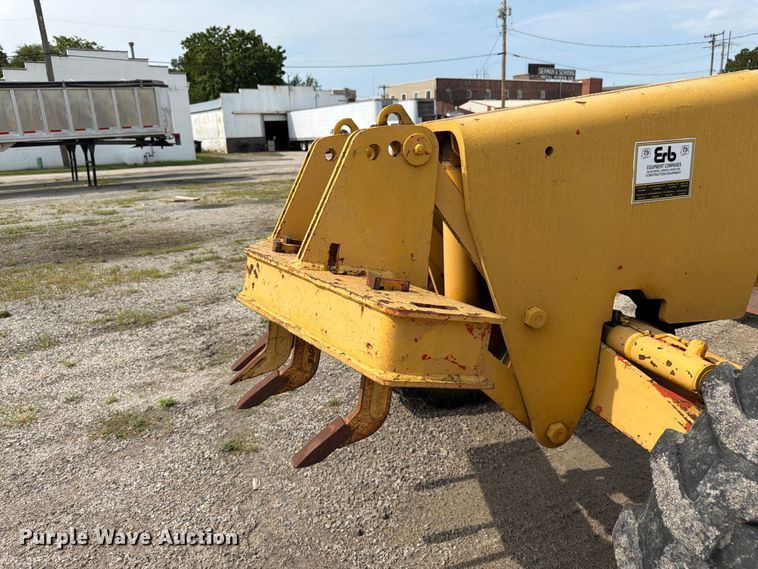 image for item FK3331 1983 John Deere 570A motor grader