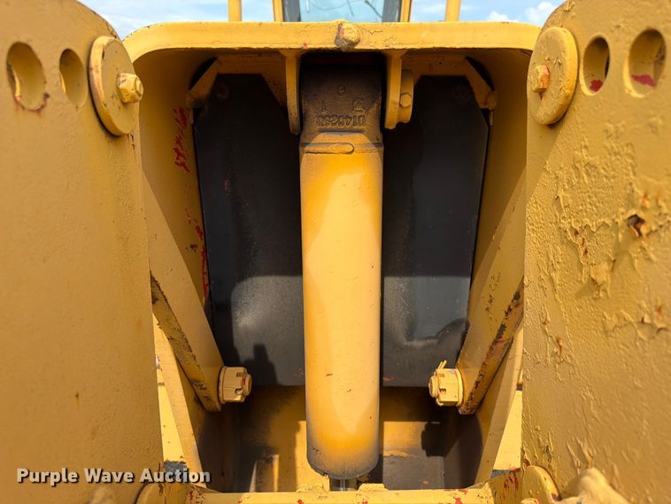 image for item FK3331 1983 John Deere 570A motor grader